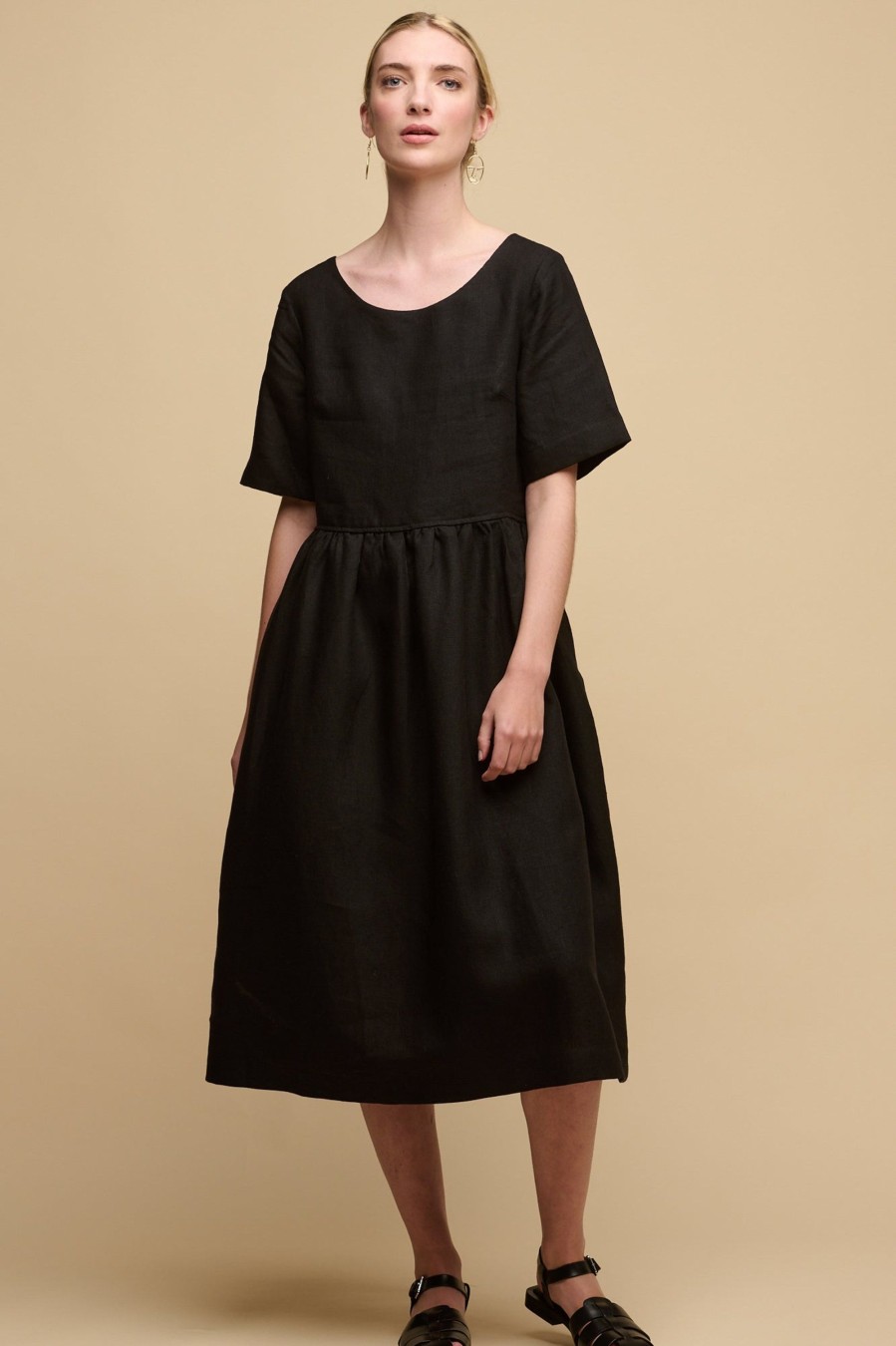 Women Community Clothing | Crew Neck Gathered Dress